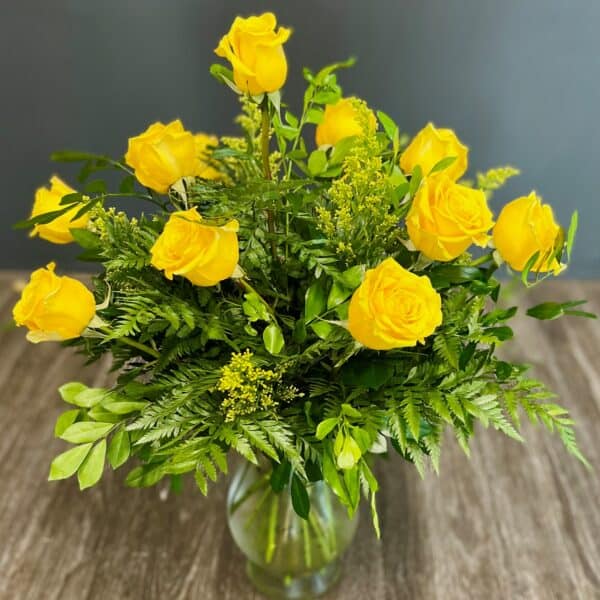 Classic Dozen Roses - Image 4